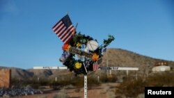 미국 네바다주 굿스프링스에 세워져 있는 표지판. 