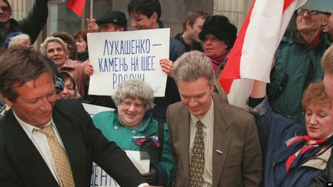 Константин Боровой (слева)
