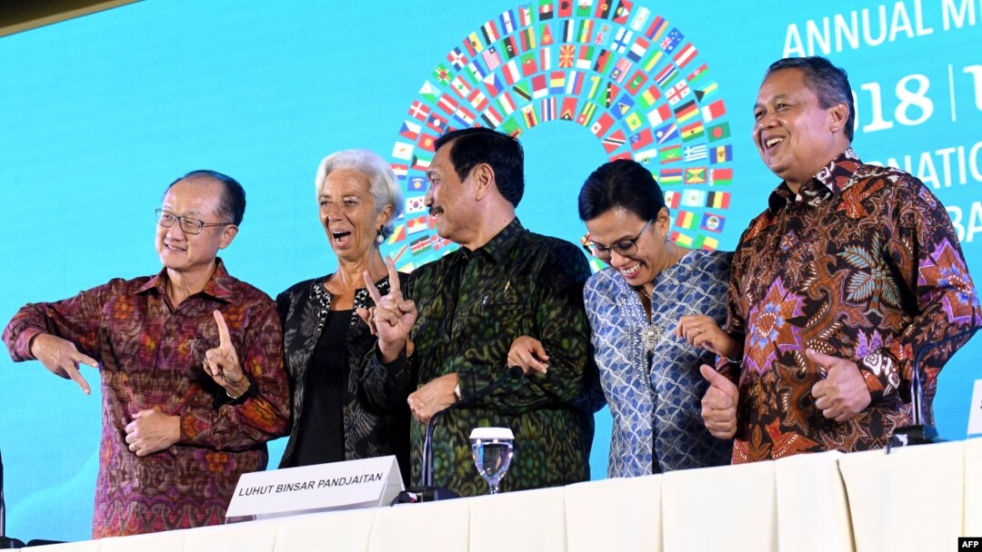 Dari kiri: Presiden Bank Dunia Jim Yong Kim, Direktur IMF Christine Lagarde, Menko Maritim Luhut Binsar Panjaitan, Menkeu Sri Mulyani dan Gubernur BI Perry Warjiyo di Nusa Dua, Bali 14 Oktober tahun 2018 lalu.