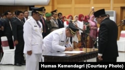 Pelantikan Bupati dan Wakil Bupati Tulungagung terpilih di Kementerian Dalam Negeri, Selasa, 25 September 2018. Syahri tetap memenangkan pilkada meski sudah dalam tahanan Komisi Pemberantasan Korupsi. (Foto: Humas Kemendagri)