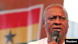 Le président John Dramani Mahama tente d'assainir le secteur des mines informelles