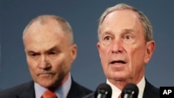 New York City Police Commissioner Raymond Kelly, left, and Mayor Michael Bloomberg hold news conference, New York, April, 25, 2013.