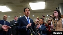  마르코 루비오 미 국무장관이 의회에서 기자들의 질문에 답하고 있다.