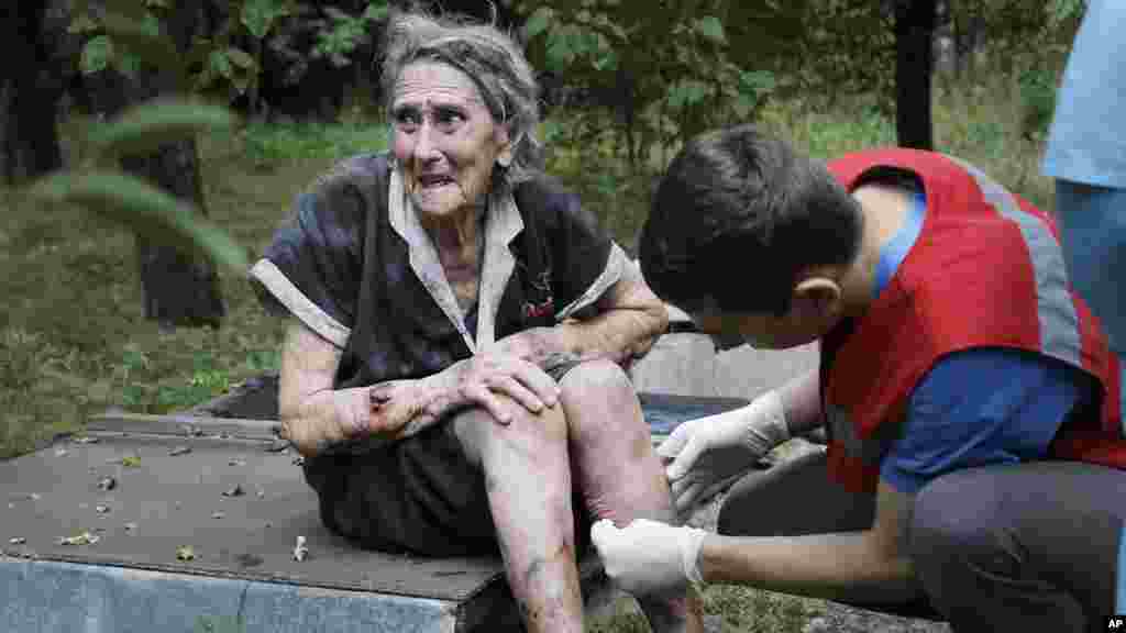 A wounded Ukrainian woman receiving treatment after shelling in Donetsk, eastern Ukraine, Aug. 10, 2014. 