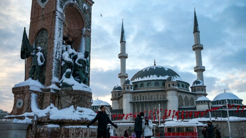 “Türkiye’de Halkın Gündemi Ekonomi ve Mülteci Sorunu”