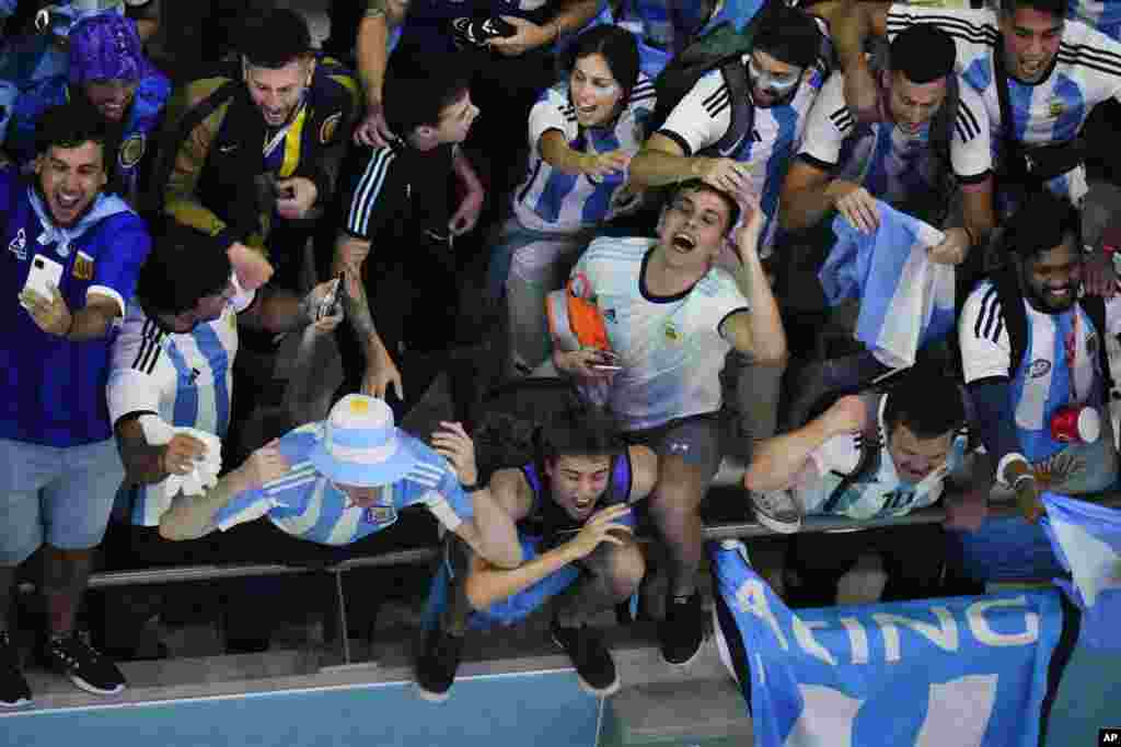 Bakumisi ba Argentine bazali koyemba na match 7a 1/2 Agrentine-Croatie na stade Lusail, Doha, 13 décembre 2022.&nbsp;(AP Photo/Hassan Ammar)