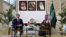 Menteri Luar Negeri Amerika Serikat Marco Rubio dan Menteri Luar Negeri Saudi Pangeran Faisal bin Farhan Al Saud di Riyadh, Arab Saudi, 17 Februari 2025. (Evelyn Hockstein/REUTERS)