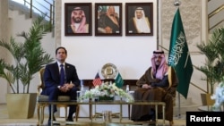 Menteri Luar Negeri Amerika Serikat Marco Rubio dan Menteri Luar Negeri Saudi Pangeran Faisal bin Farhan Al Saud di Riyadh, Arab Saudi, 17 Februari 2025. (Evelyn Hockstein/REUTERS)