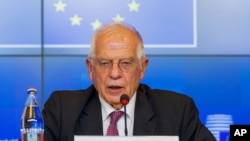 El jefe de política exterior de la Unión Europea, Josep Borrell, habla en una conferencia de prensa después de una reunión de ministros de Relaciones Exteriores de la UE en el edificio del Consejo Europeo en Luxemburgo, el lunes 12 de octubre de 2020.
