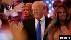 Mgombea urais wa Republican, Donald Trump akiwasili kwenye mkutano wa kampeni baada ya kushinda uchaguzi wa awali katika jimbo la Indiana.