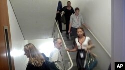 People use the stairs to evacuate a building in Washington after an earthquake hit the Washington area, August 24, 2011