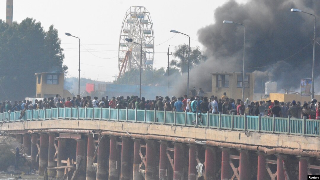 Demo anti-pemerintah di Nasiriya, Irak, 28 November 2019. (Foto: Reuters)