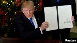 Presiden AS Donald Trump usai memberikan pernyataan yanng mengakui Yerusalem sebagai ibu kota Israel di Gedung Putih, 6 Desember 2017 (foto: dok). 