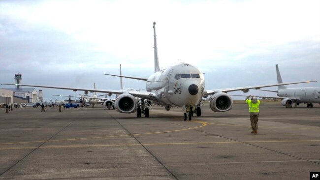 Tư liệu - Máy bay P-8A Poseidon của Mỹ trong một kiểm tra trước khi cất cánh vào ngày 23 tháng 10, 2019, ở Oak Harbor, bang Washington.