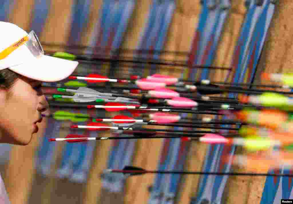 Vietnam’s Le Phuong Thao examines the target during women&#39;s individual compound qualification round archery event at the Southeast Asian Games in Clarke, Philippines.