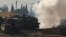 Seorang tentara Israel duduk di atas tank di sebuah kamp dekat perbatasan Israel-Gaza, di Israel selatan, Minggu 12 Januari 2025.