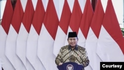 Presiden Indonesia Prabowo dalam acara Penyerahan Secara Digital Daftar Isian Pelaksanaan Anggaran (DIPA) dan Buku Alokasi Transfer ke Daerah (TKD) Tahun Anggaran 2025 di Istana Negara, Jakarta, Selasa (10/12). (Foto; Dok. Tim Media Presiden Prabowo Subianto)