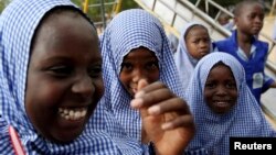 Wasu yara kenan ke cikin farin ciki da anashuwa a inda kwanciyar hankali ya samu