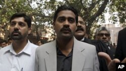 Mohammed Wasim, center, whose brother Mohammed Fahim was shot and killed by Raymond Davis, arrives at a central jail for Davis' hearing in Lahore, Pakistan, March 14, 2011