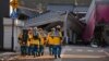 Los equipos de rescate buscan sobrevivientes en casas derrumbadas por un potente terremoto en Anamizu, en la península de Noto, frente al Mar de Japón, al noroeste de Tokio. Foto captada el jueves 4 de enero de 2024.