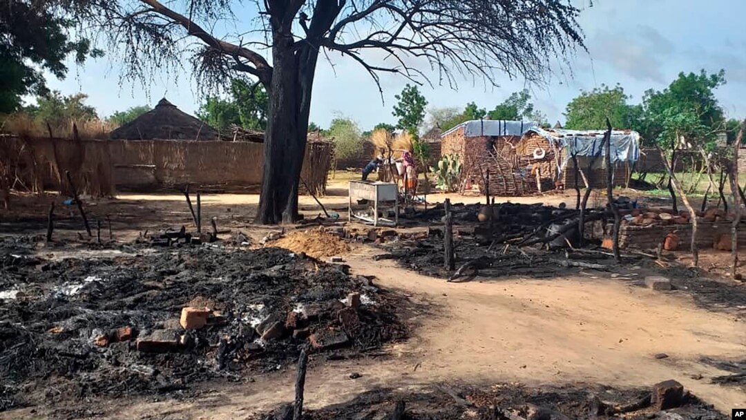 Isanamu yerekana ibisigarira vy'inyuma y'igitero mu mihana y'i Masteri muri Darfur y'uburengero, Sudani, kw'itariki 25/07/2020