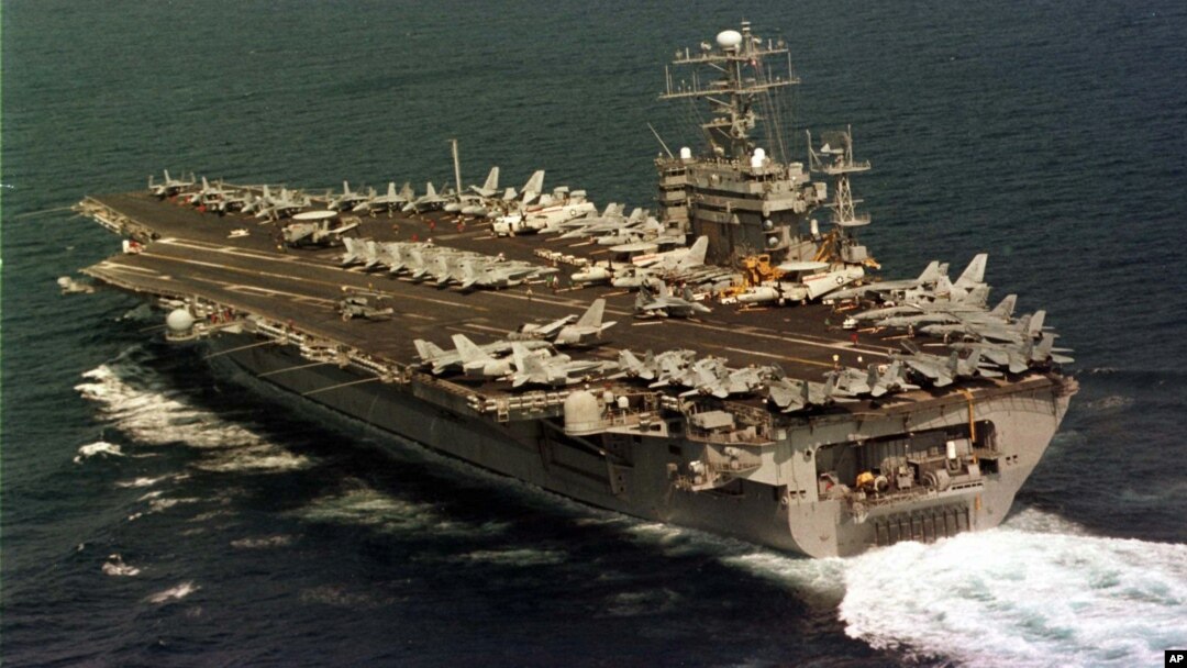 Kapal induk Amerika, USS Nimitz, beroperasi di Teluk Persia dekat Bahrain (foto: dok). 