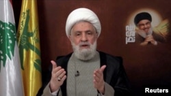 ARCHIVO - El líder del Hezbolá libanés, el jeque Naim Qassem, pronuncia un discurso desde un lugar desconocido, el 29 de noviembre de 2024, en esta imagen fija de un video.