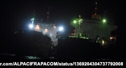 프랑스 해군 구축함 '프레리알'호가 지난 2월 28일 동중국해에서 촬영한 사진. 두 선박이 나란히 붙어있다.