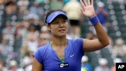 Petenis China Li Na (foto:dok). Ia dan rekan senegaranya Peng Hsuai akan berhadapan dalam Final Turnamen Shenzen Terbuka. 