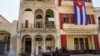 Polisi khusus berpatroli di sebuah jalan melewati sebuah gedung di Havana, Kuba, Rabu, 21 Juli 2021. (AP Photo/Eliana Aponte)