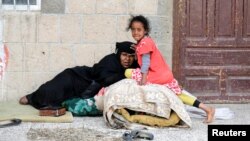 A woman and a girl displaced by the fighting in the Red Sea port city of Hodeida rest at a school where internally displaced people live in Sanaa, Yemen, June 26, 2018.