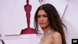 Zendaya, arrivant ici aux Oscars à Los Angeles le 25 avril 2021, est au casting du film Dune.