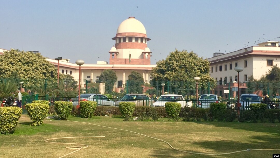 India's Supreme Court is hearing a petition by a Muslim woman who says the practice of "triple talaq" or instant divorce is unconstitutional. (A. Pasricha/VOA)
