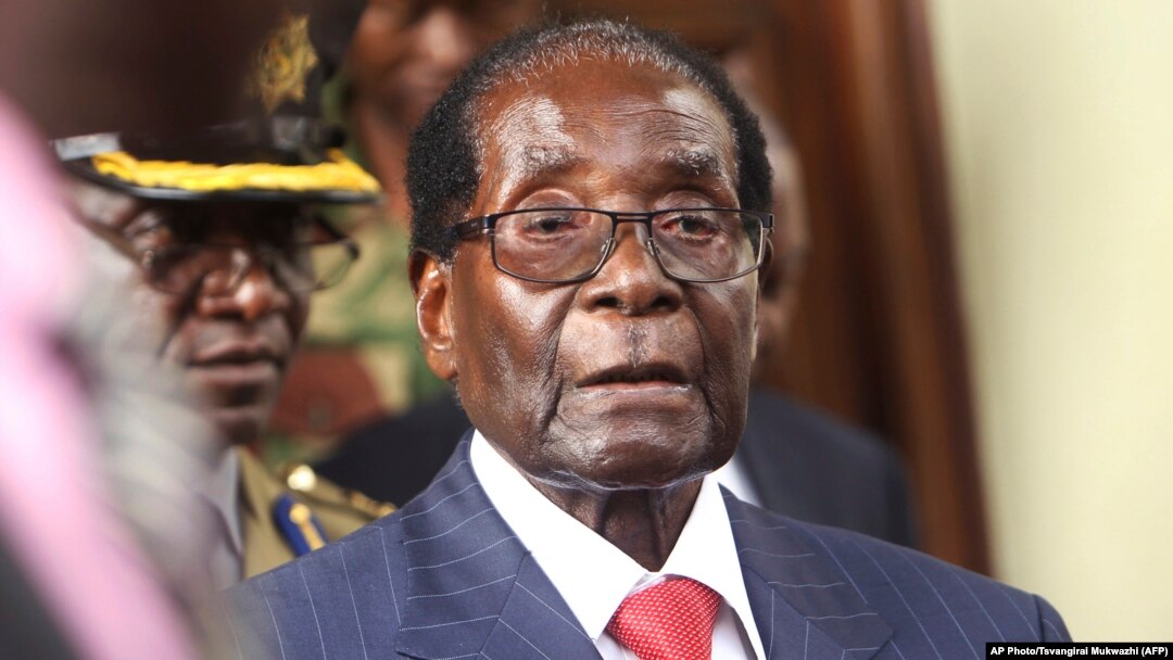 Presiden Robert Mugabe pada pidato kenegaraan di Harare, 6 Desember lalu (foto: dok).