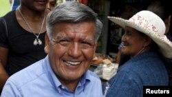 FILE - Peruvian presidential candidate Cesar Acuna (C) greets supporters during a rally at a market in Brena district of Lima, Jan. 25, 2016.