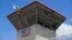Nhà tù tại căn cứ hải quân Mỹ ở Vịnh Guantanamo, Cuba.