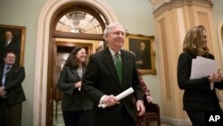 Mitch McConnell après avoir annoncé au Sénat un accord budgétaire de près de 400 milliards de dollars sur deux ans, à Washington, le 7 février 2018.