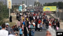 Palestinci bježe iz grada Gaze i drugih dijelova severne Gaze ka južnim dijelovima, 8. novembra 2023. (Foto: AFP/Mohammed Abed) 