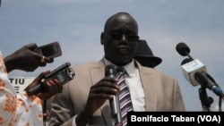 Lawmakers have passed a no-confidence vote against Unity state speaker Maguek Gai Majak, shown here addressing a crowd during celebrations of South Sudan's independence. (VOA/Bonifacio Taban)