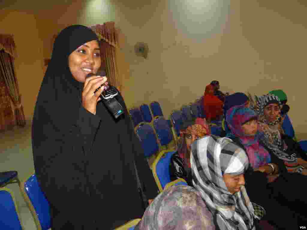 Laanta Af-Soomaaliga ee VOA oo &quot;Kulan Dadweyne&quot; oo looga hadlayo Dhalinyarada iyo Tahriibka ku qabatay magaalda Hargeysa, June 14, 2013.