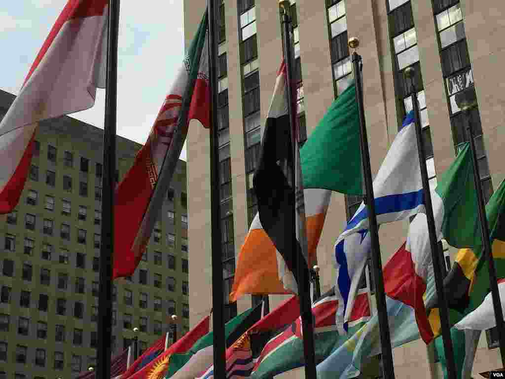پرچم ایران در راکفلر پلازای منهتن