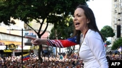 Líder da oposição venezuelana Maria Corina Machado fala a apoiantes em Caracas, 9 Janeiro 2025.