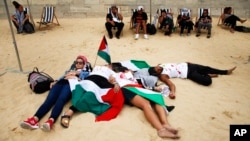 Pro-Palestinian activists stage a die-in in protest near the Paris Tel Aviv Beach event, on the banks of the Seine River, Aug. 13, 2015.