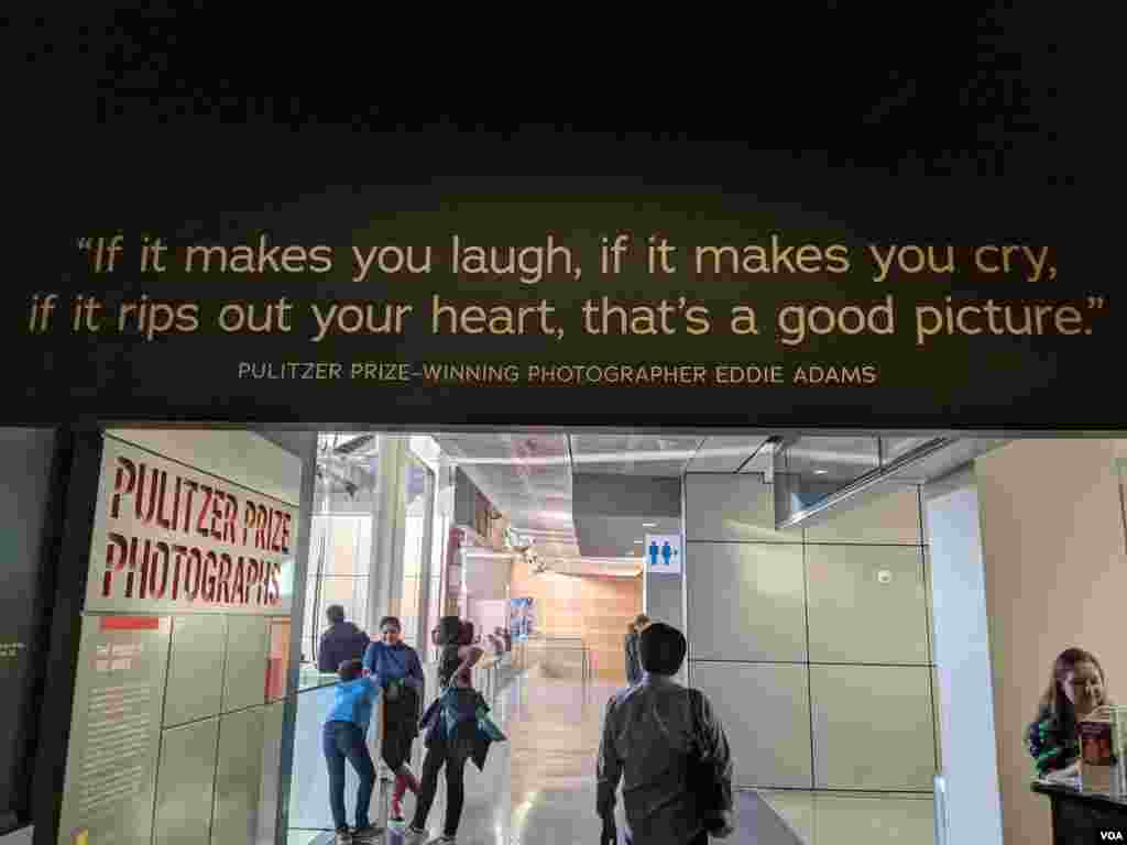 &quot;Si te hace reír, si te hace llorar, si te arranca el corazón, esa es una buena imagen&quot;, frase del fotógrafo estadounidense Eddie Adams, ganador de un premio Pulitzer.&nbsp;Foto: Herbert Zepeda - VOA.