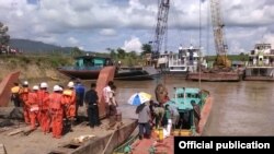 အောင်စိုးမိုးကျော်ရေယာဉ်ကိုဆယ်နေပုံ (Myanmar Fire Services Department)