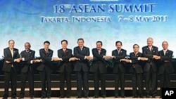 Heads of states and governments of the Association of Southeast Asia Nations pose for a group shot during the opening ceremony of the 18th ASEAN Summit in Jakarta, Indonesia, May 7, 2011.