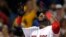 David Ortiz celebra uno de sus jonrones, que dieron una victoria por paliza de 20 a 4 sobre Detroit.
