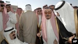 In this handout picture made available by the Saudi press Agency (SPA), Saudi Arabia's King Abdullah, seated in a wheel chair, readies to depart to the United States for surgery, Riyadh, 22 Nov 2010