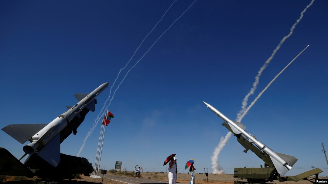Peluncuran sistem rudal pertahanan udara S-300 dalam Pertandingan Olimpiade Internasional di tempat peluncuran Ashuluk, luar Astrakhan, Rusia, 5 Agustus 2017. (Foto: dok).
