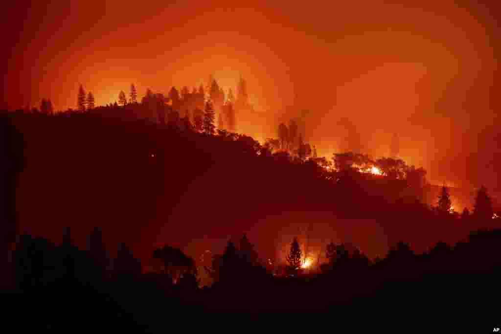 The Camp Fire burns along a ridgetop near Big Bend, Calif., on Saturday, Nov. 10, 2018. (AP Photo/Noah Berger)